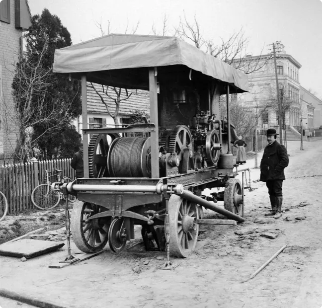 Old black and white photo of a steam-driven cart